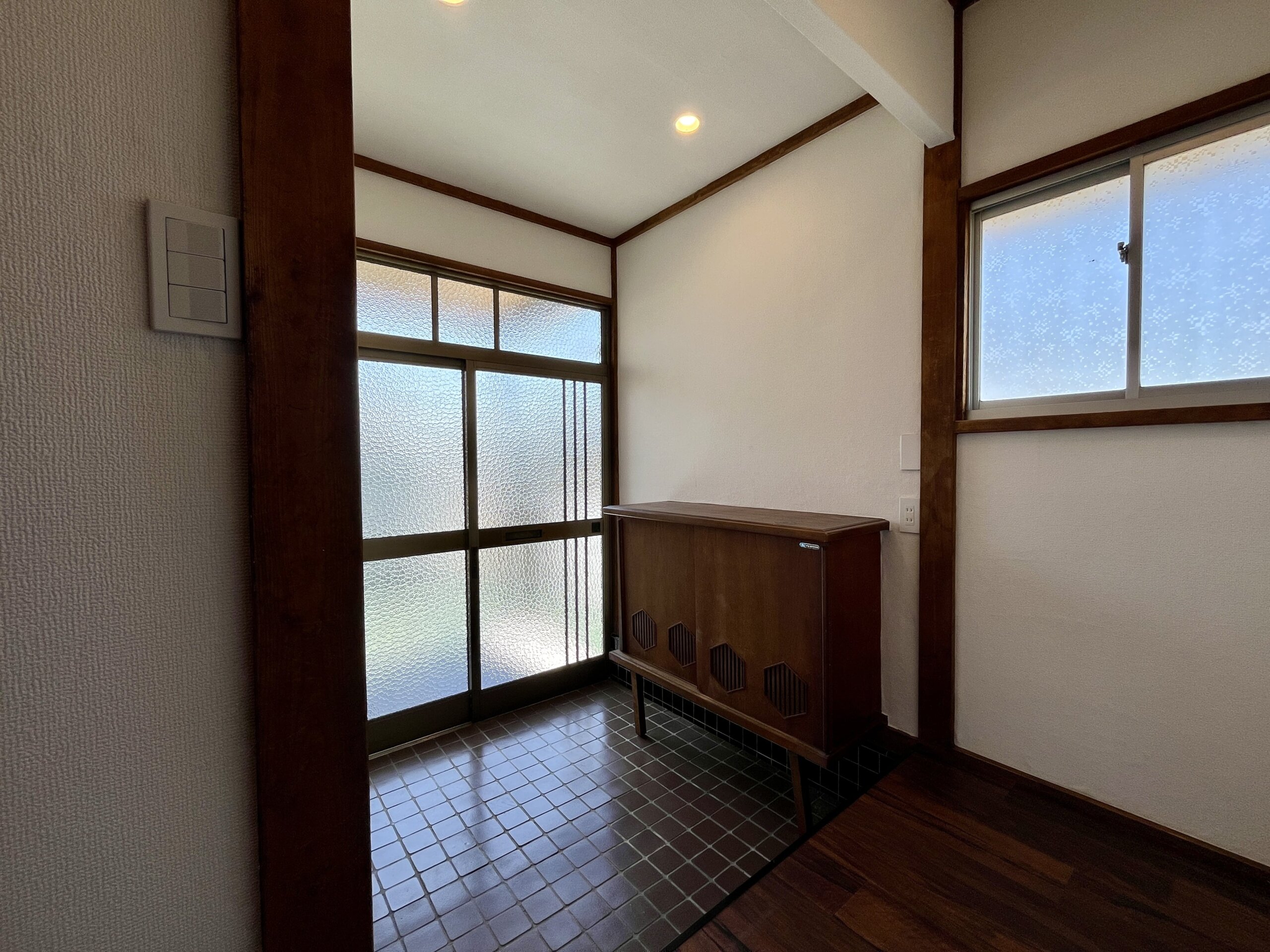 邑楽郡板倉町 玄関 改修後