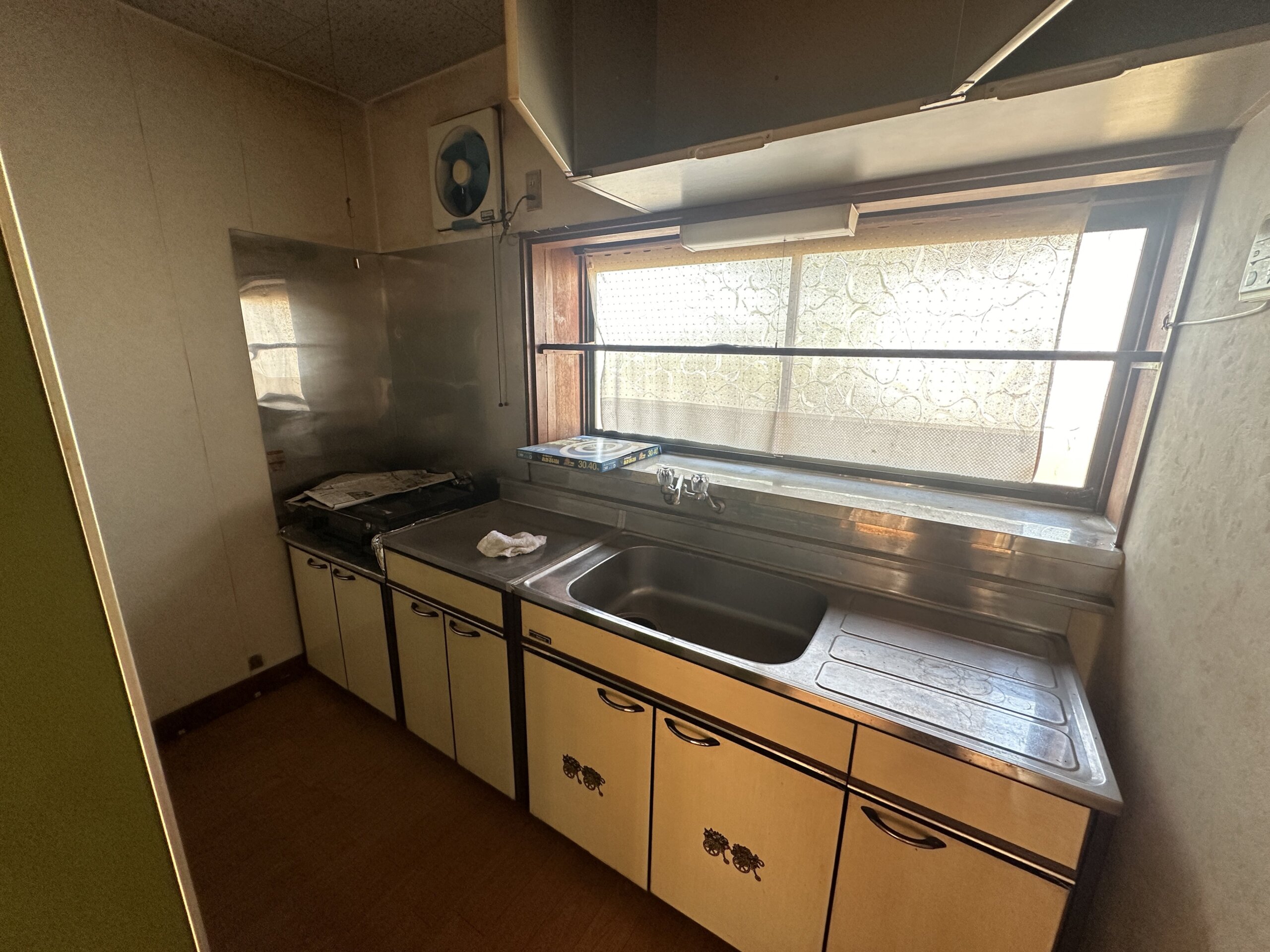館林市赤生田本町 キッチン 改修前