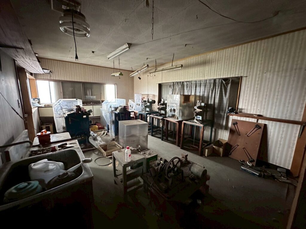 家財が残ったままの居室(群馬県館林市・改修前)
