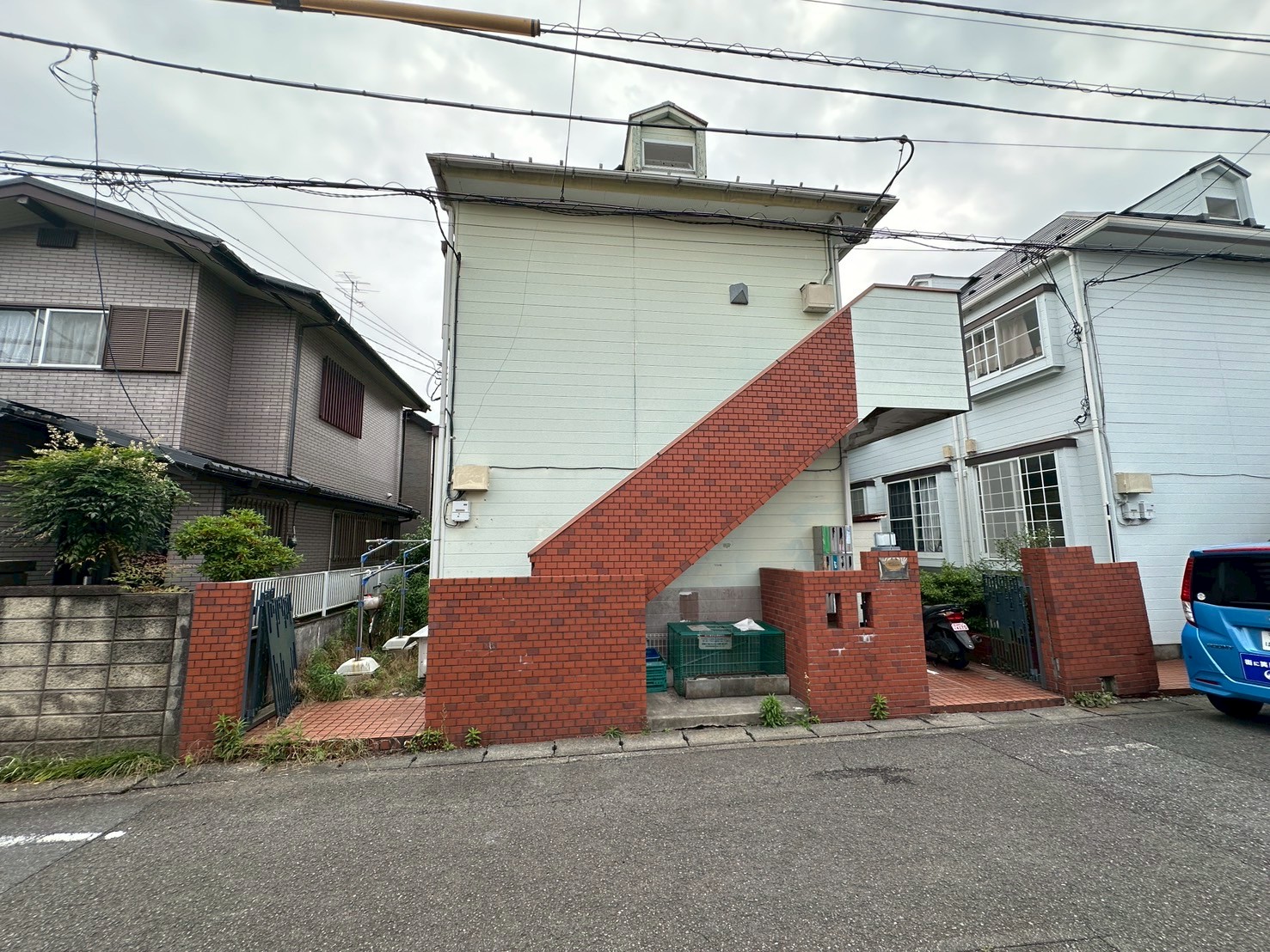 リハコが再生した築古アパート「パンシオン淵野辺」の外観（改修前）