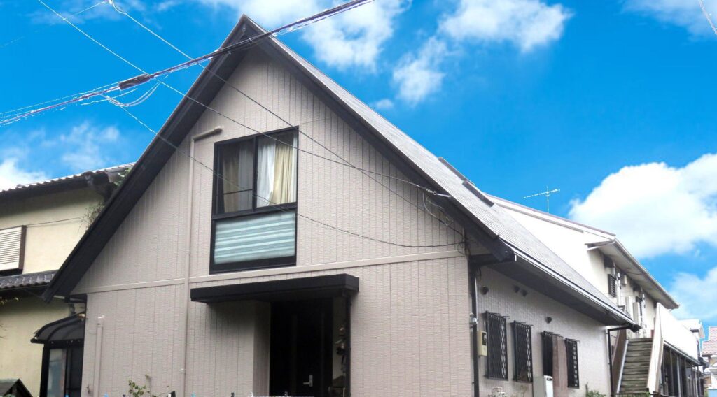 屋根と外壁を塗り替えた戸建て（埼玉県川口市西立野）