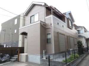 つなぎ目を打ち替えて塗装した戸建て（埼玉県川口市戸塚）
