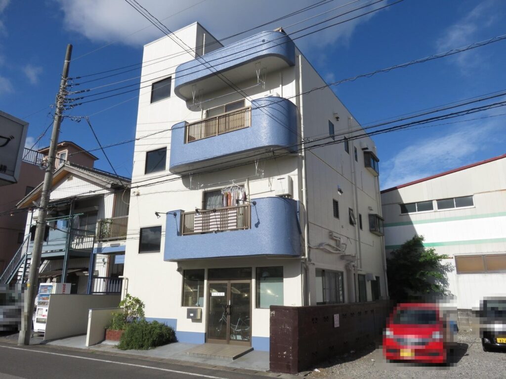 塗装後のビル