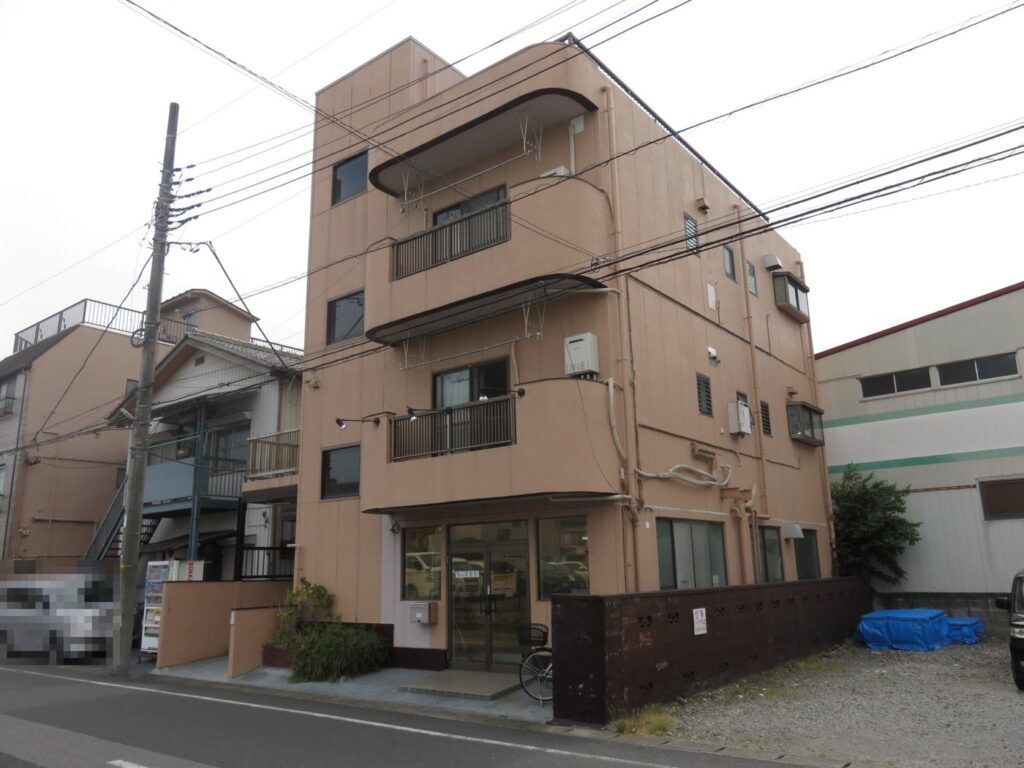 塗装前のビル