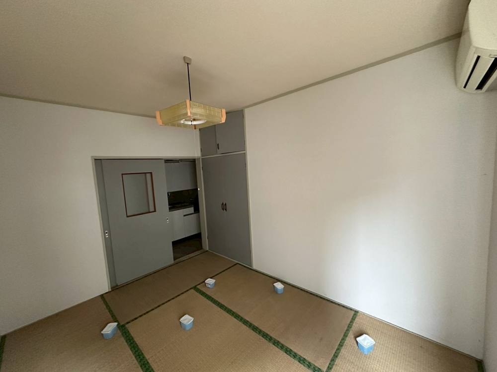 畳が傷んだ空室の和室(座間市)